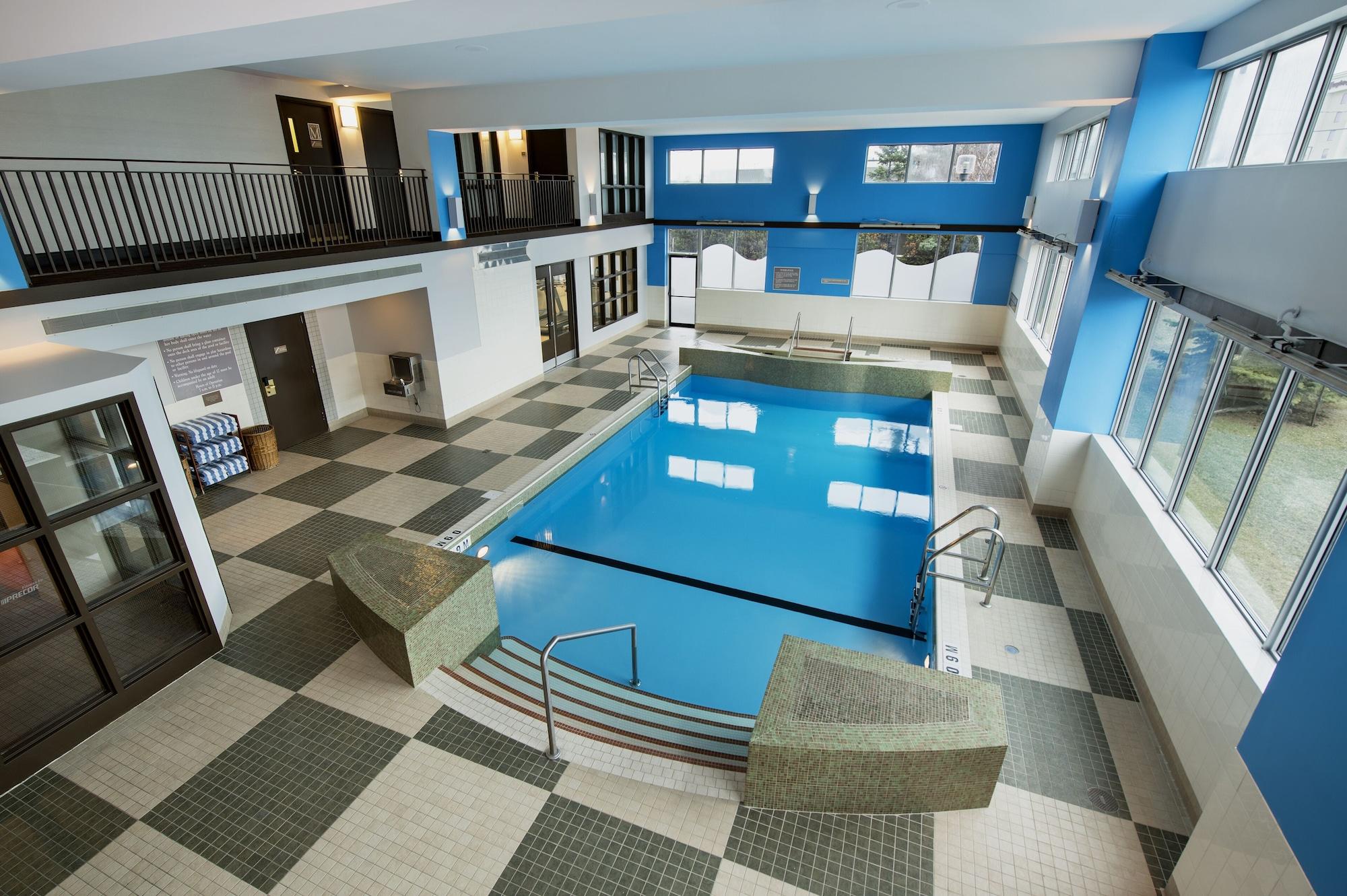 Hilton Airport 4*