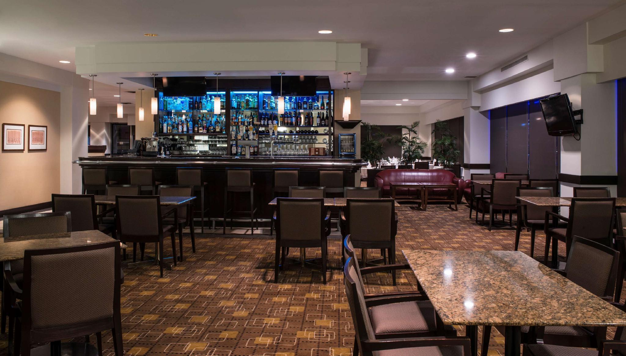 Hotel Hilton Airport 4*