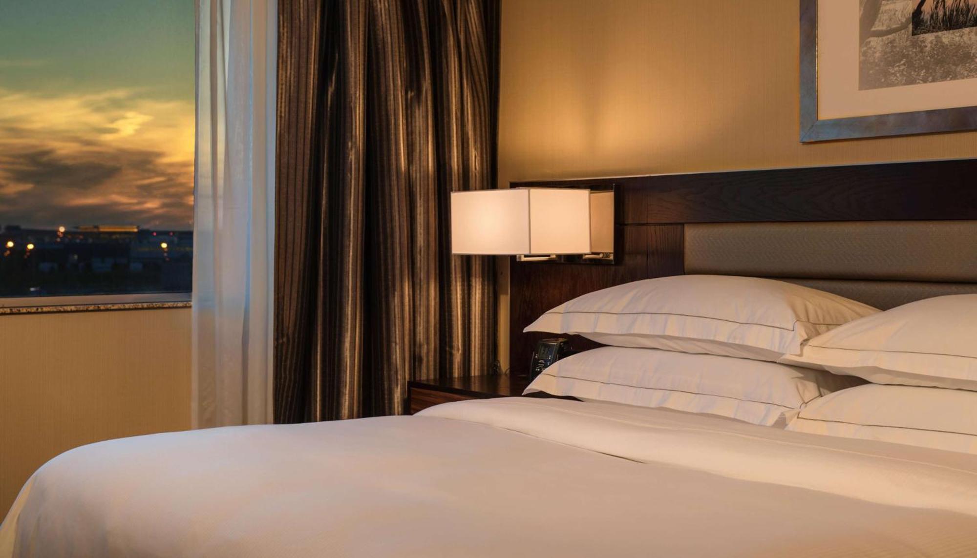 Hotel Hilton Airport 4*